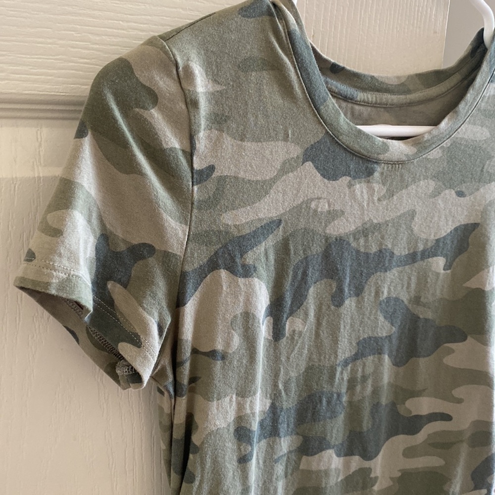 2- Pack Maternity Shirts - Picture 2 of 6